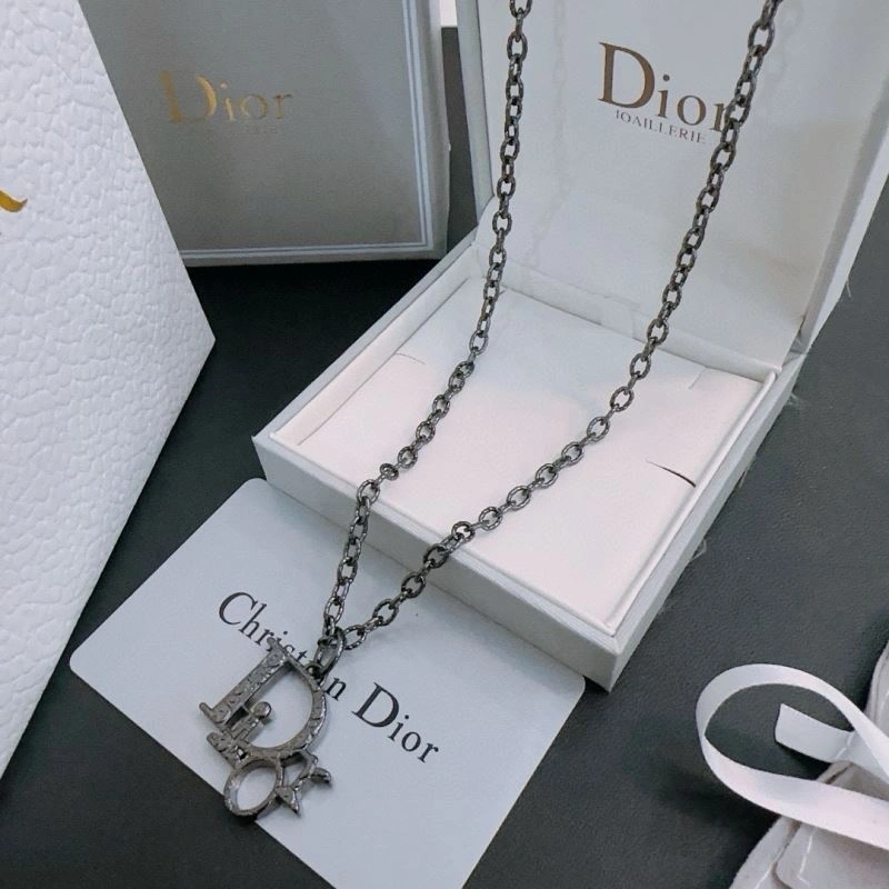 Versatile Christian Dior Necklaces 235188