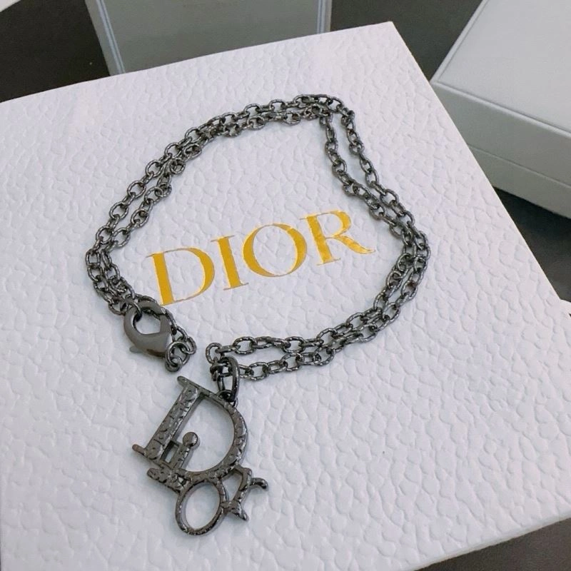 Versatile Christian Dior Necklaces 235188