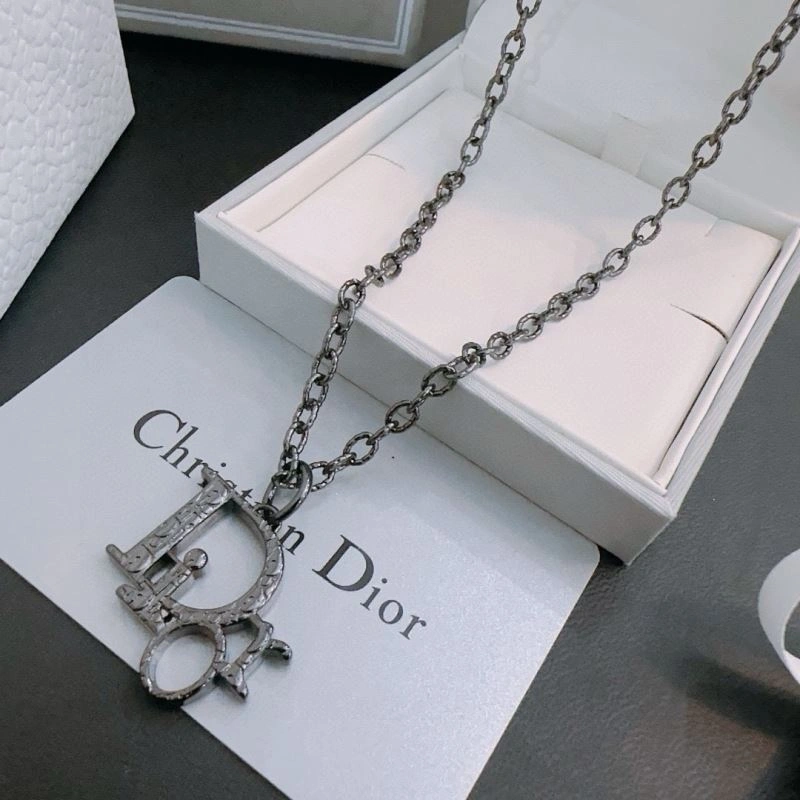 Versatile Christian Dior Necklaces 235188
