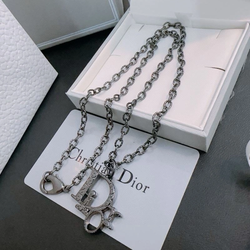 Versatile Christian Dior Necklaces 235188