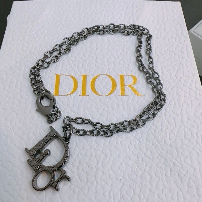 Versatile Christian Dior Necklaces 235188