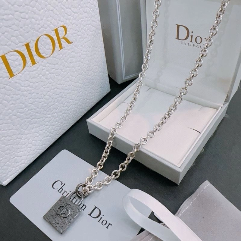FlexibleFit Christian Dior Necklaces 235196