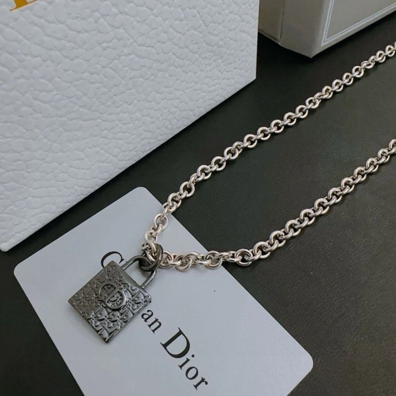FlexibleFit Christian Dior Necklaces 235196
