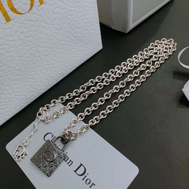 FlexibleFit Christian Dior Necklaces 235196
