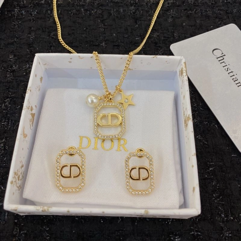 Christian Dior Necklaces Functional 234858