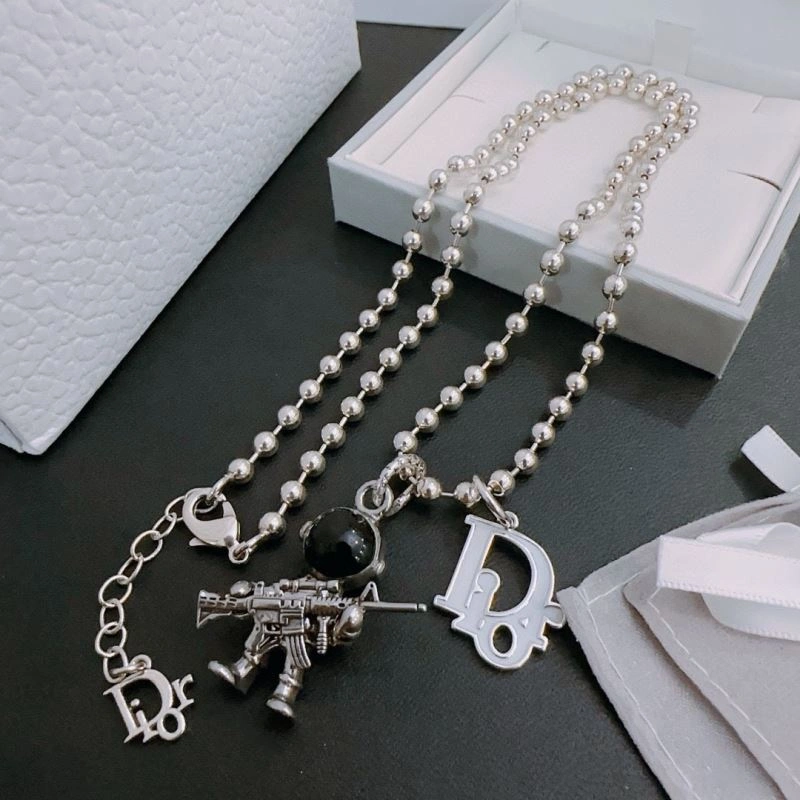 Supportive Christian Dior Necklaces 234835