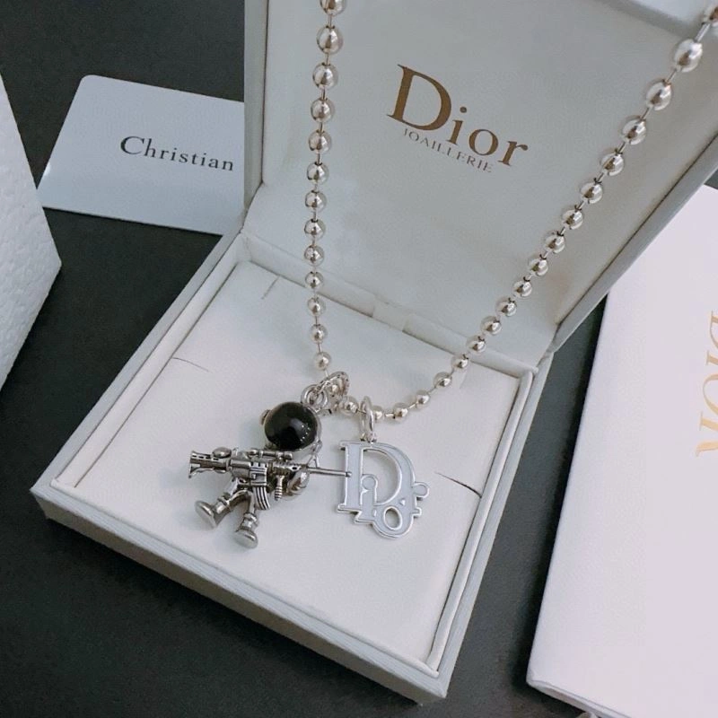 Supportive Christian Dior Necklaces 234835