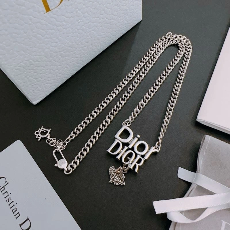 Compact Christian Dior Necklaces 234865