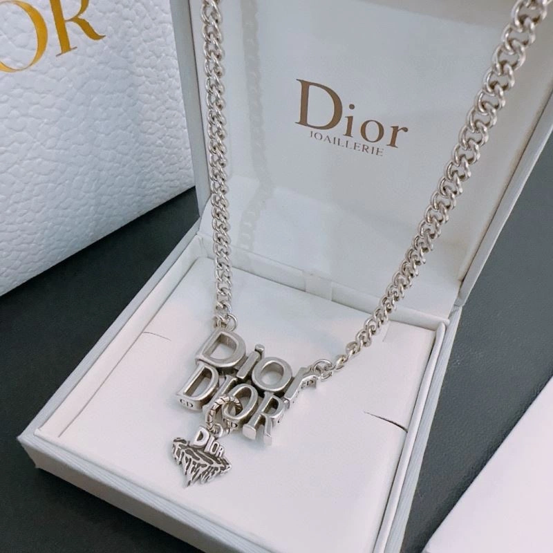 Compact Christian Dior Necklaces 234865