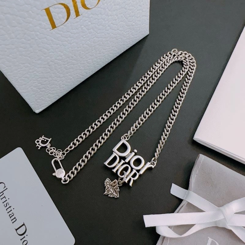 Compact Christian Dior Necklaces 234865