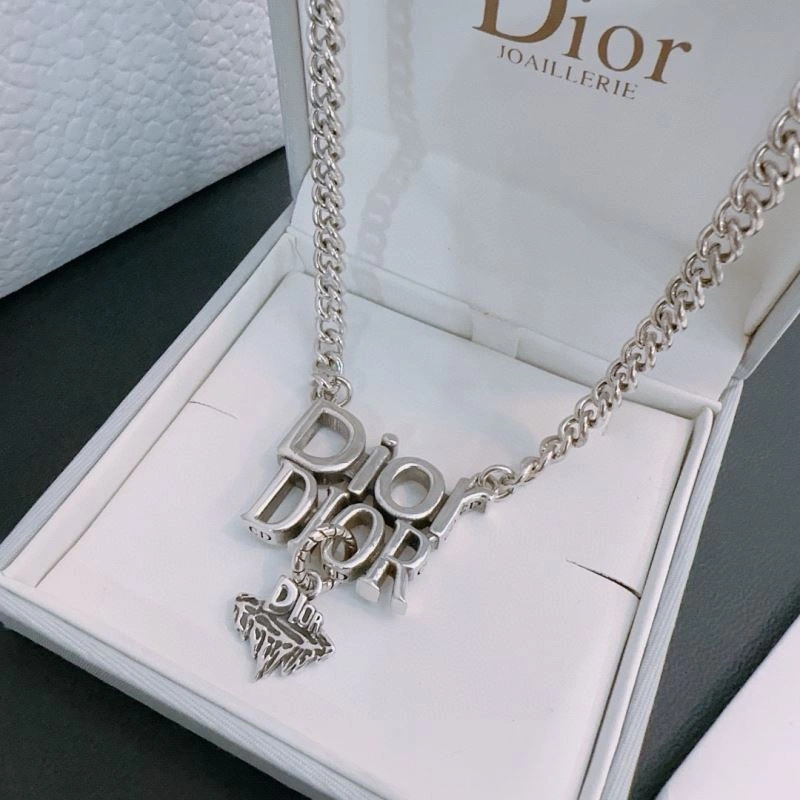 Compact Christian Dior Necklaces 234865