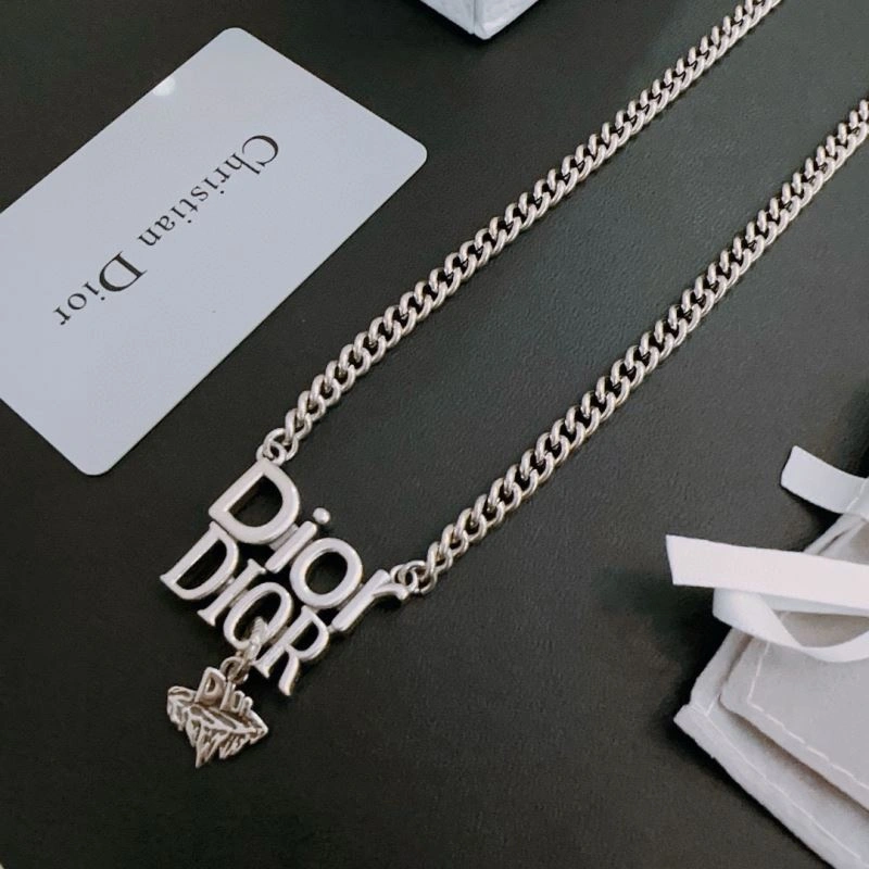 Compact Christian Dior Necklaces 234865