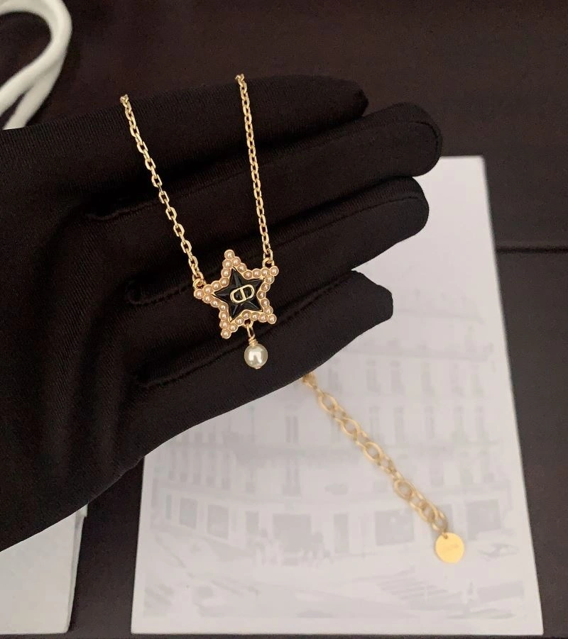 Flexible Christian Dior Necklaces 234789