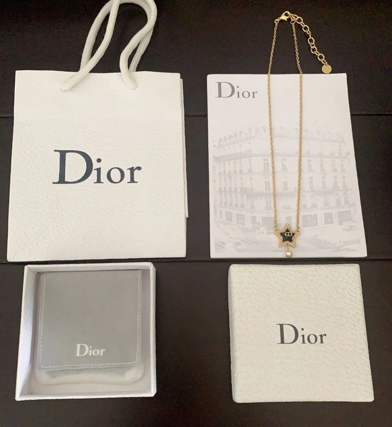Flexible Christian Dior Necklaces 234789