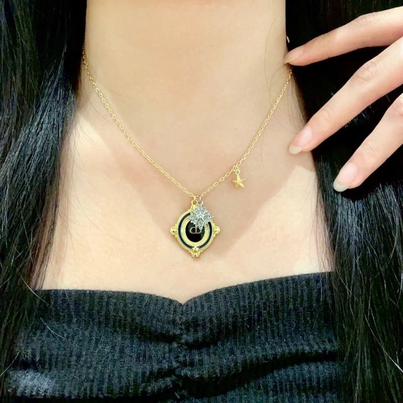 SmoothTexture Christian Dior Necklaces 234756