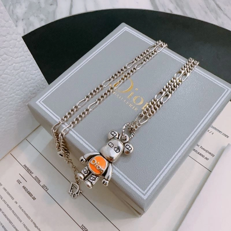 Flexible Christian Dior Necklaces 234750
