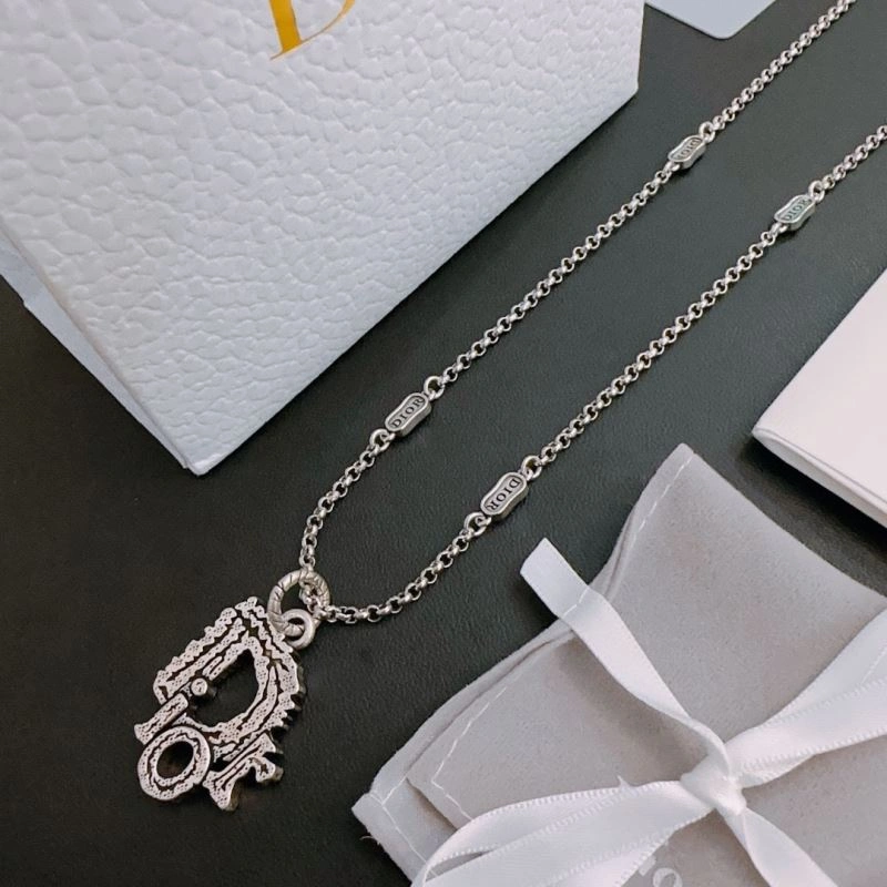 Flexible Christian Dior Necklaces 234738