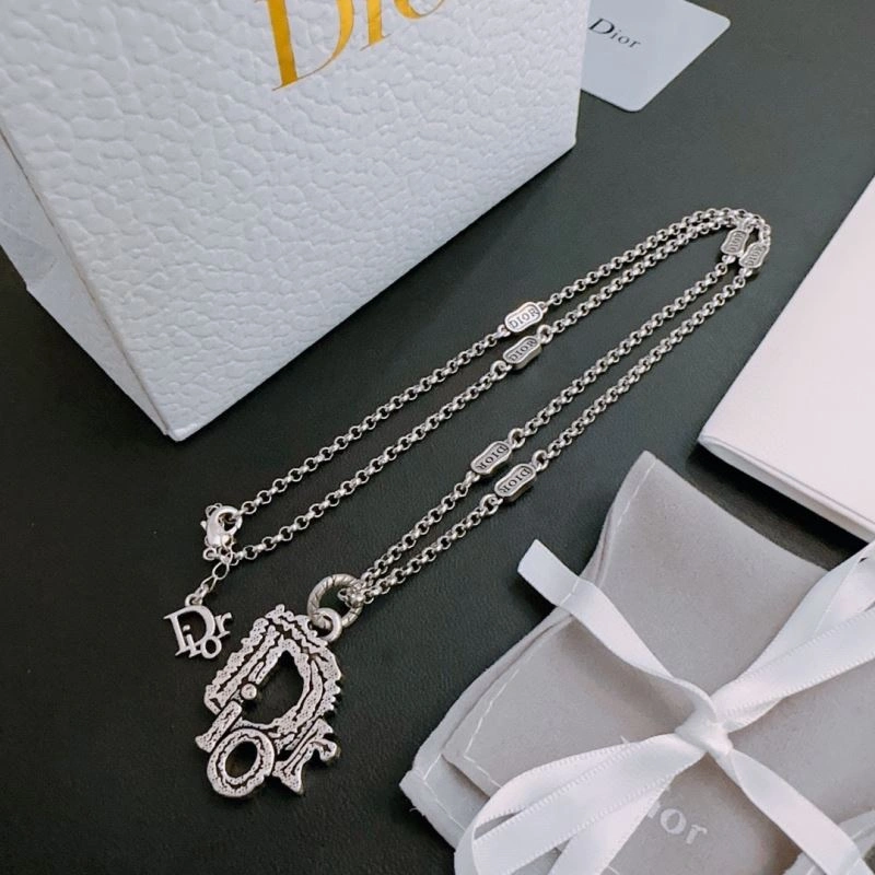 Flexible Christian Dior Necklaces 234738
