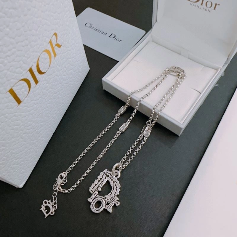 Flexible Christian Dior Necklaces 234738