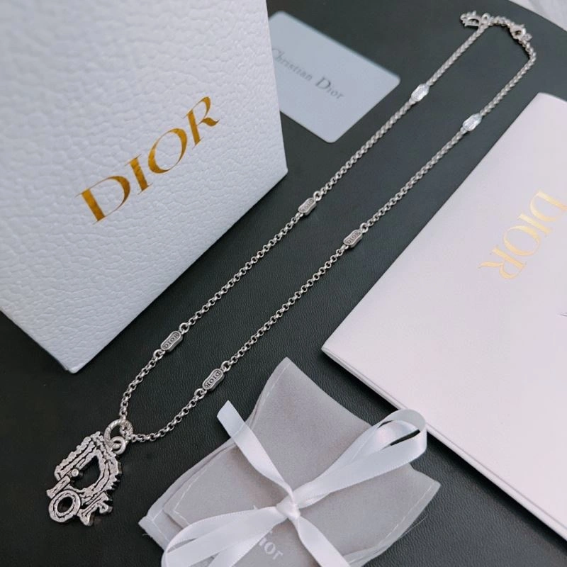 Flexible Christian Dior Necklaces 234738