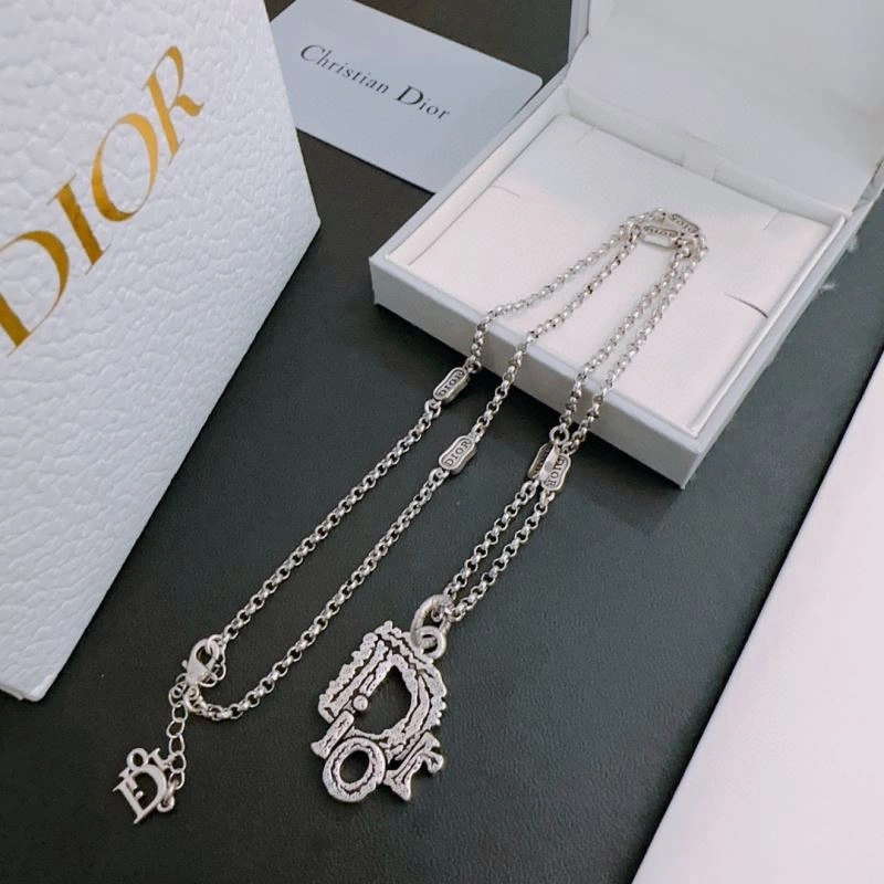 Flexible Christian Dior Necklaces 234738