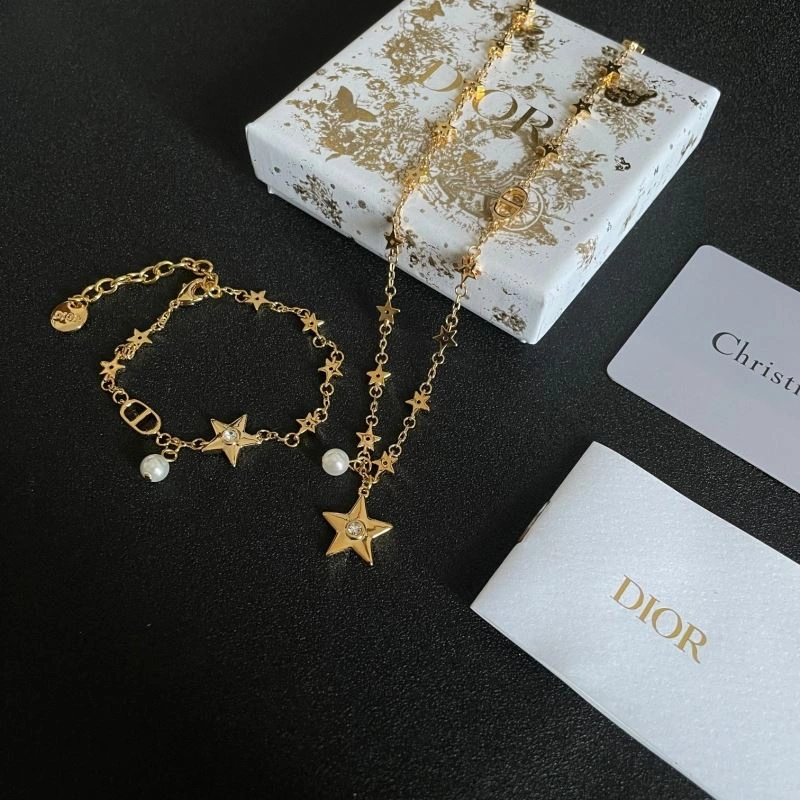 HighPerformance Christian Dior Necklaces 234732