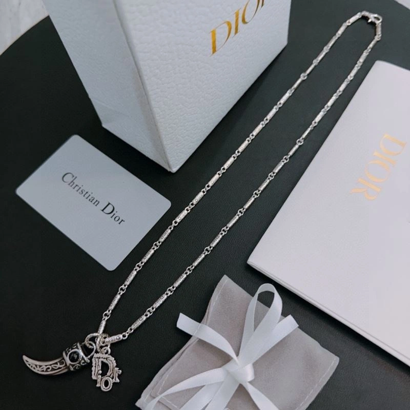 Minimalist Christian Dior Necklaces 234706