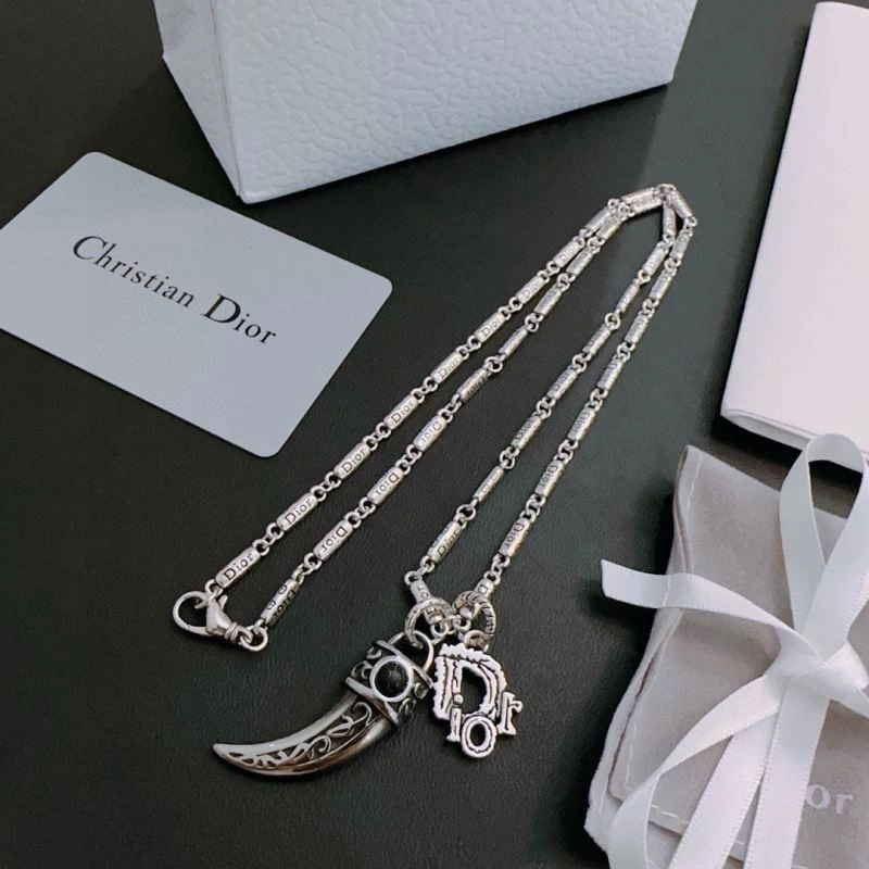 Minimalist Christian Dior Necklaces 234706