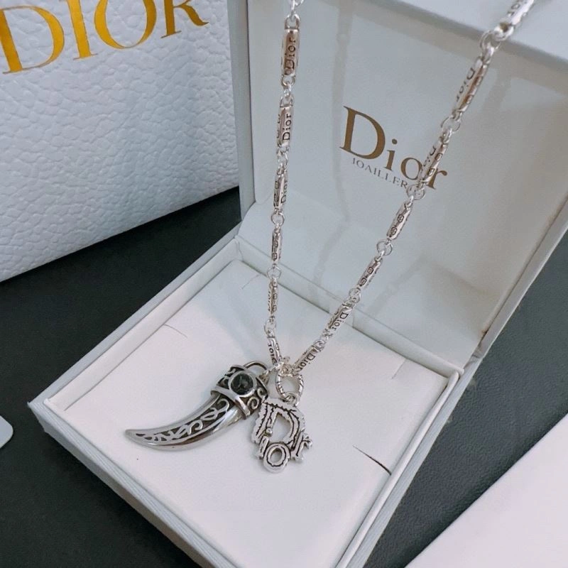Minimalist Christian Dior Necklaces 234706