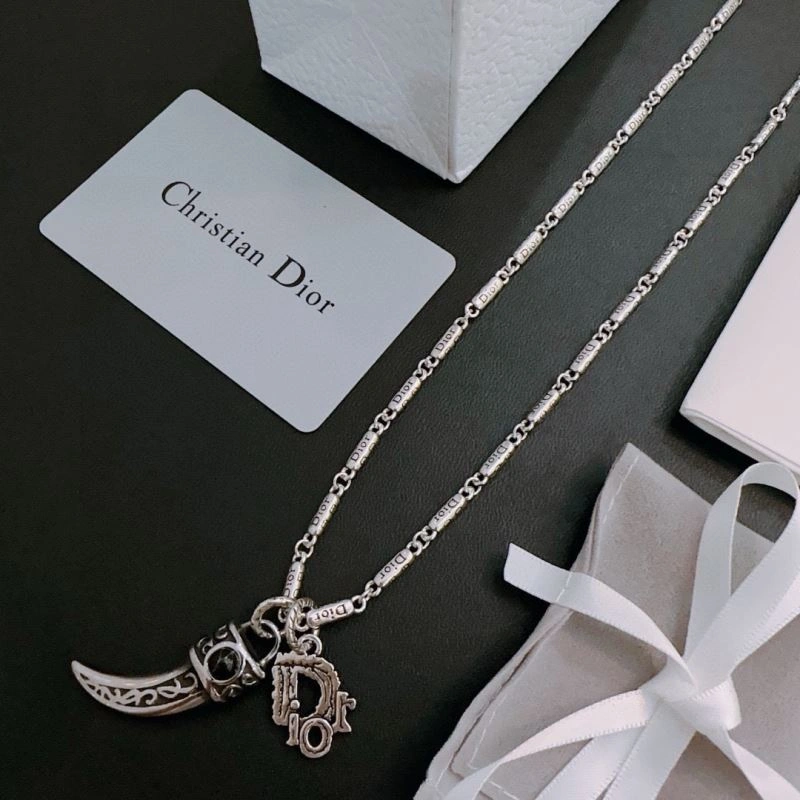 Minimalist Christian Dior Necklaces 234706