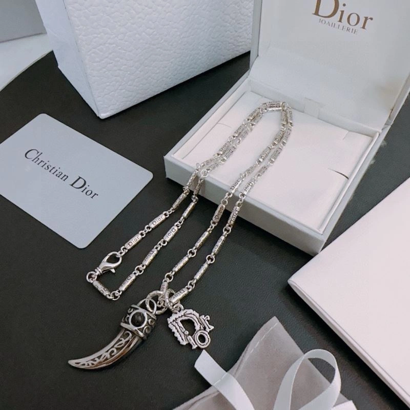 Minimalist Christian Dior Necklaces 234706
