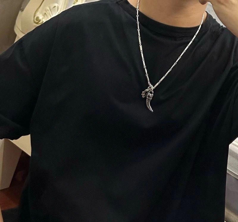 Minimalist Christian Dior Necklaces 234706