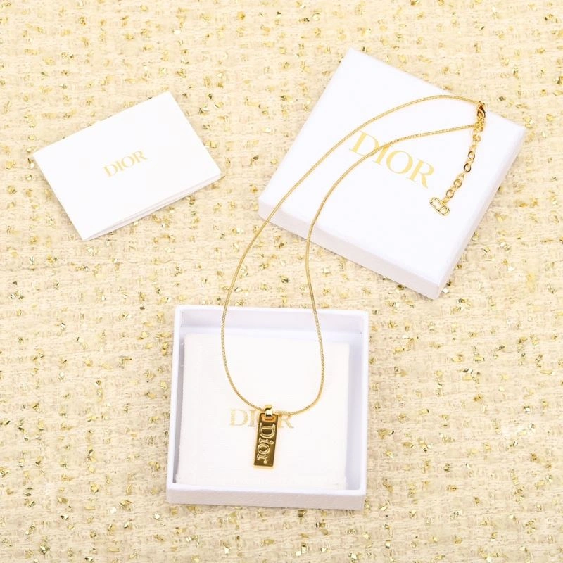 Effortless Christian Dior Necklaces 234404