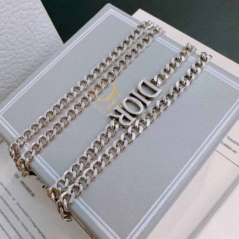 Compact Christian Dior Necklaces 234379