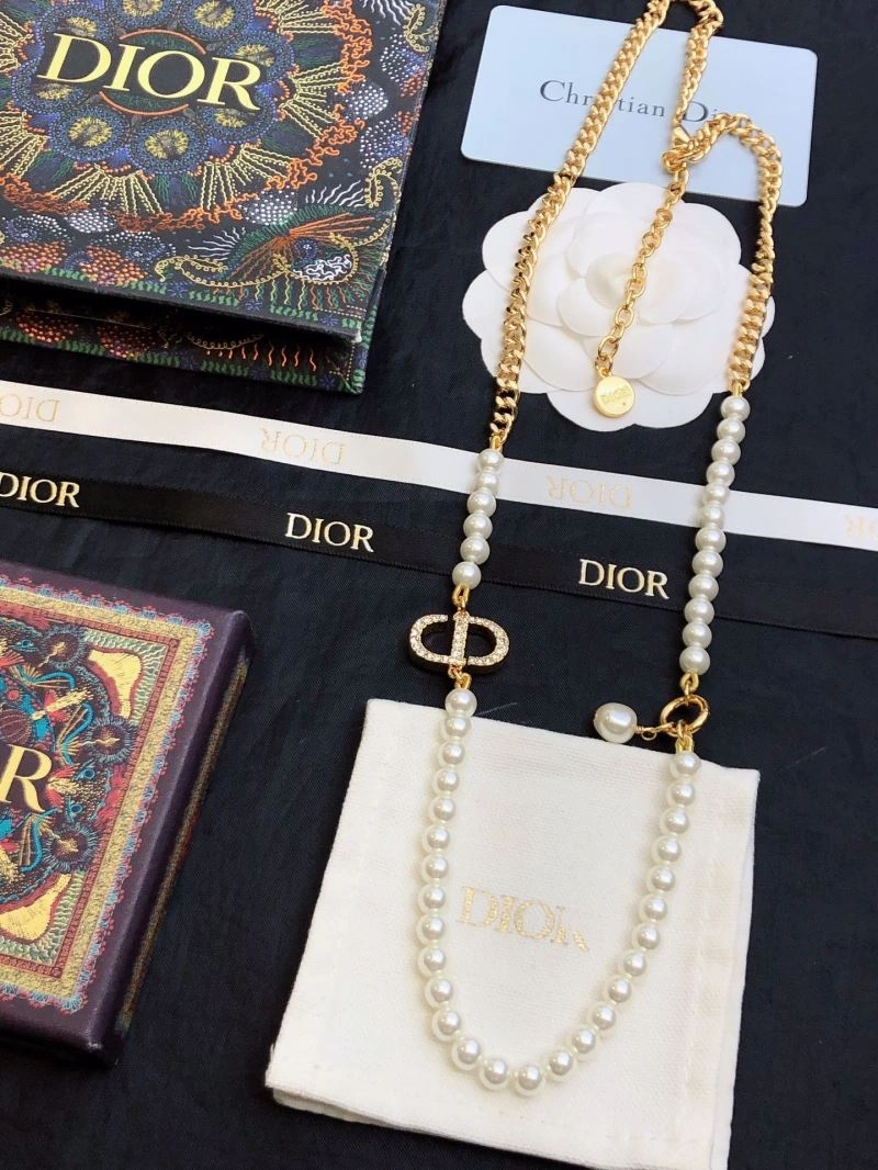 Functional Christian Dior Necklaces 234388