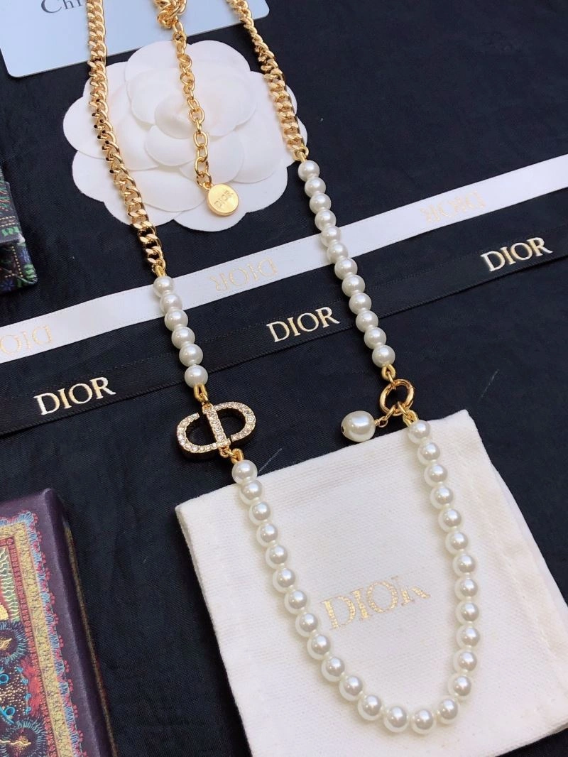 Functional Christian Dior Necklaces 234388