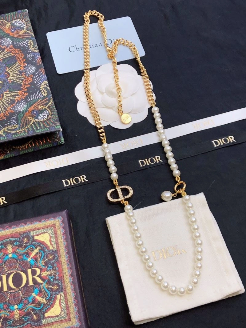 Functional Christian Dior Necklaces 234388