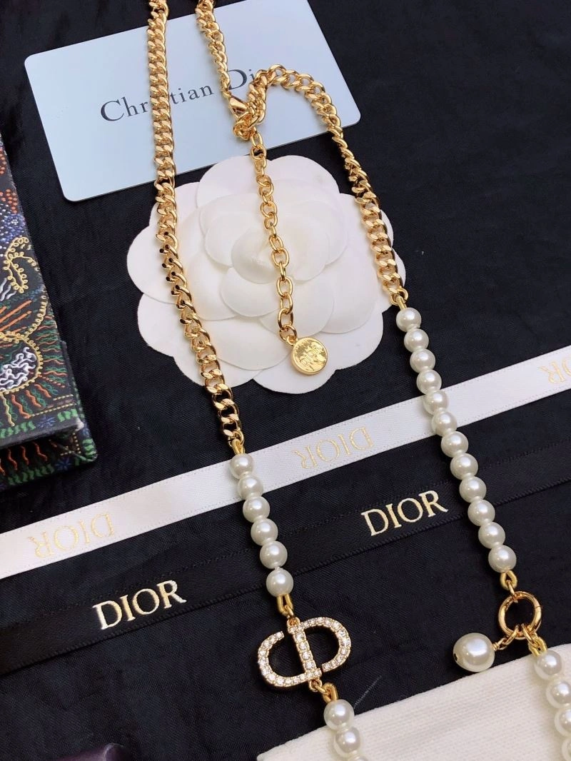 Functional Christian Dior Necklaces 234388