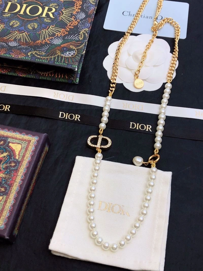 Functional Christian Dior Necklaces 234388