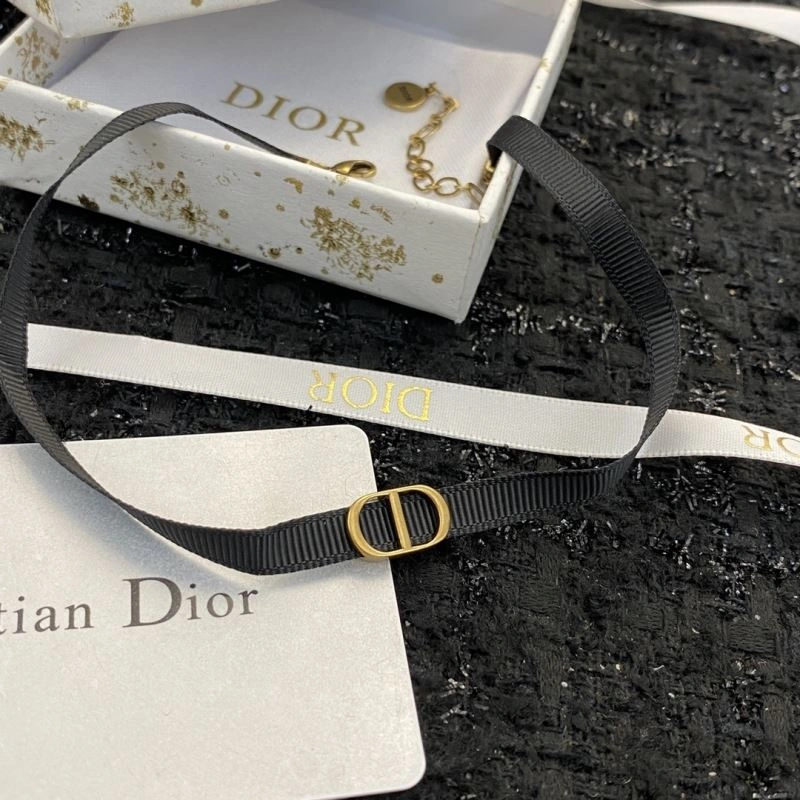 Functional Christian Dior Necklaces 234427