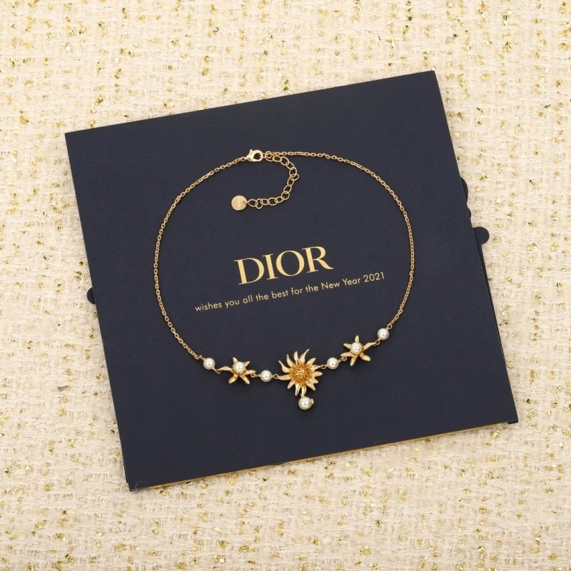 Bold Christian Dior Necklaces 234102