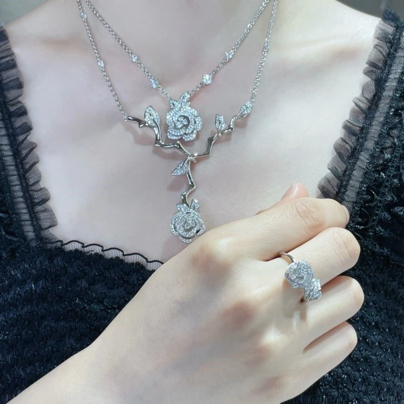 Christian Dior Necklaces Comfortable 234095