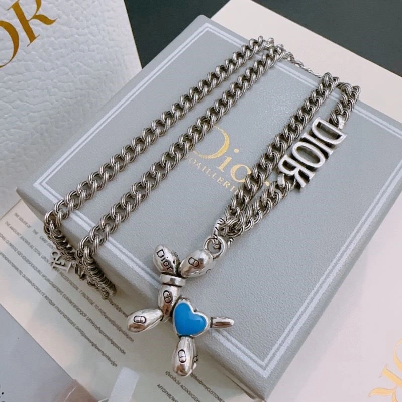 Versatile Christian Dior Necklaces 234067