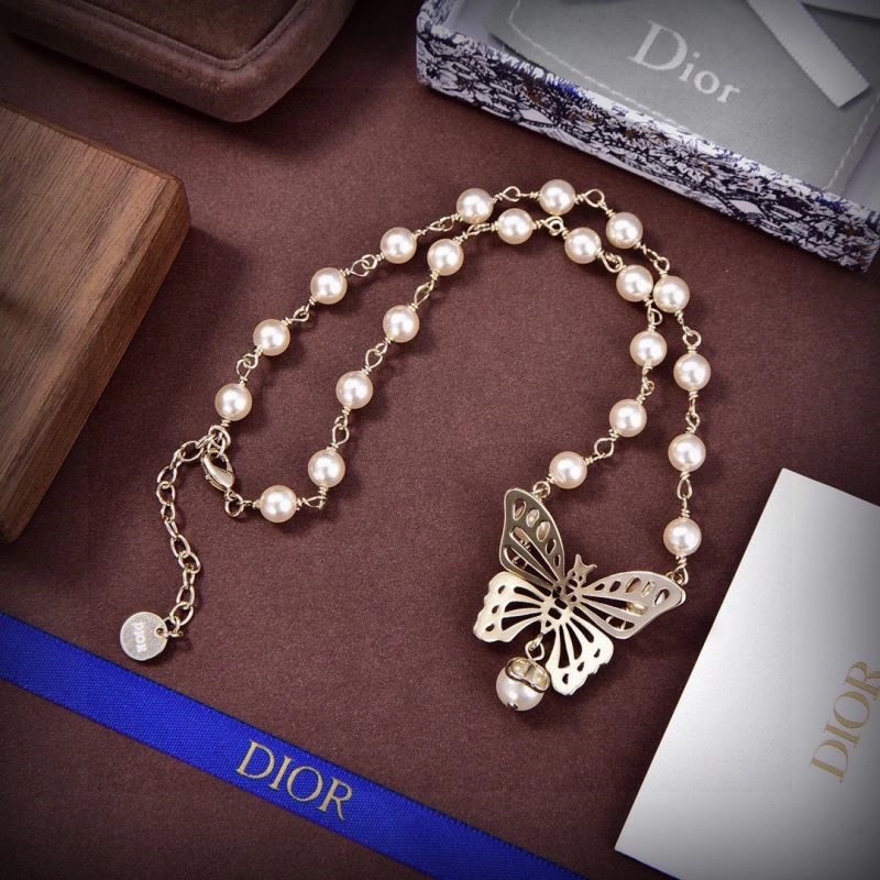 Compact Christian Dior Necklaces 233825