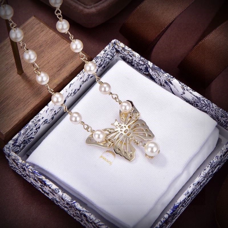 Compact Christian Dior Necklaces 233825