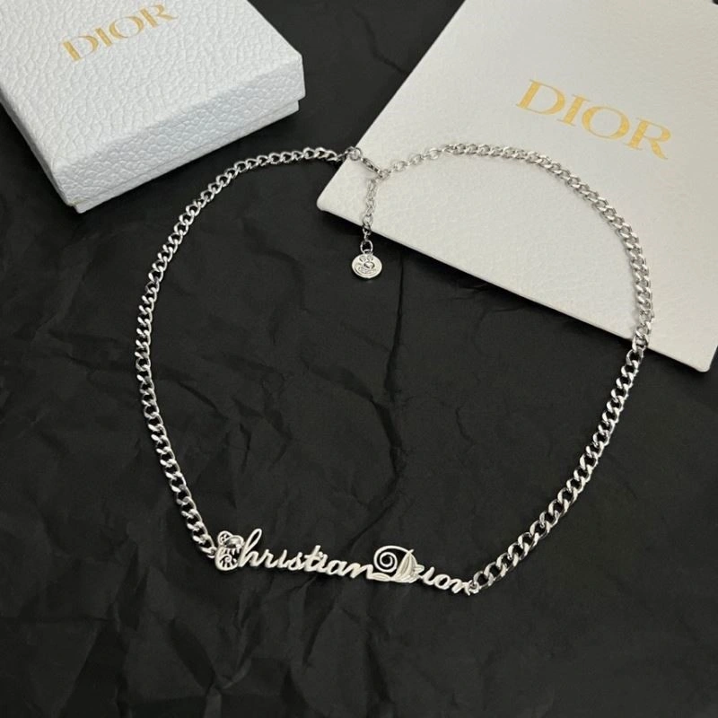 Supportive Christian Dior Necklaces 233780