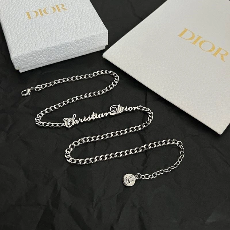Supportive Christian Dior Necklaces 233780
