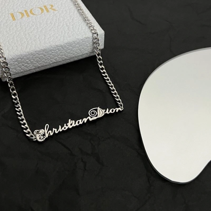 Supportive Christian Dior Necklaces 233780