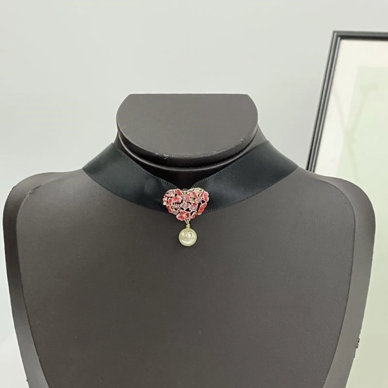 Minimalist Christian Dior Necklaces 233773