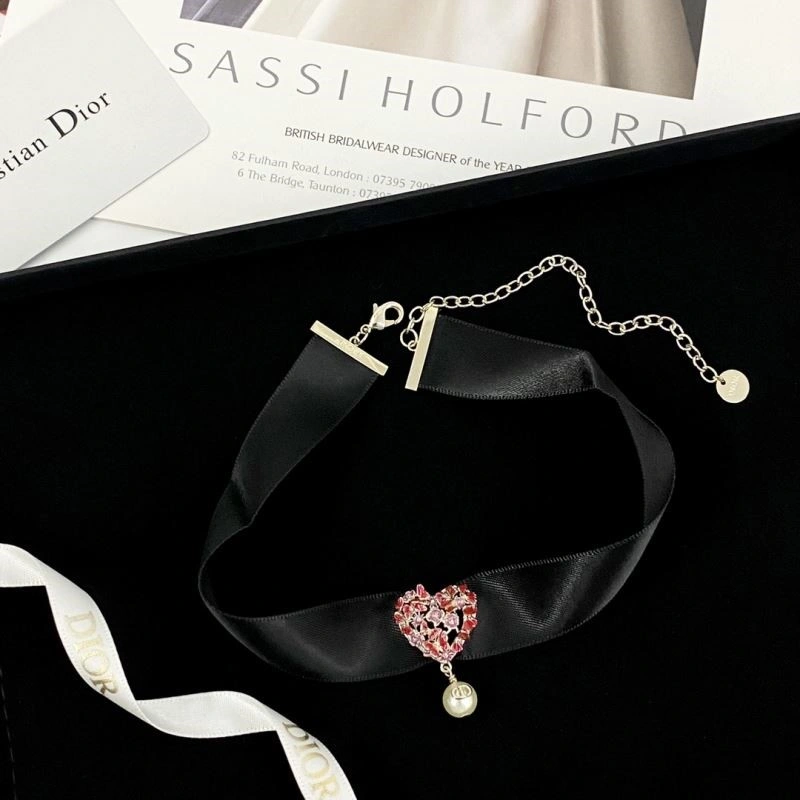 Minimalist Christian Dior Necklaces 233773